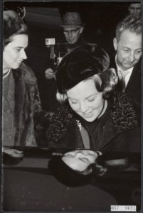 Koninklijk huis, prinsessen, personenauto's, Beatrix, prinses, Bestanddeelnr 017-0621