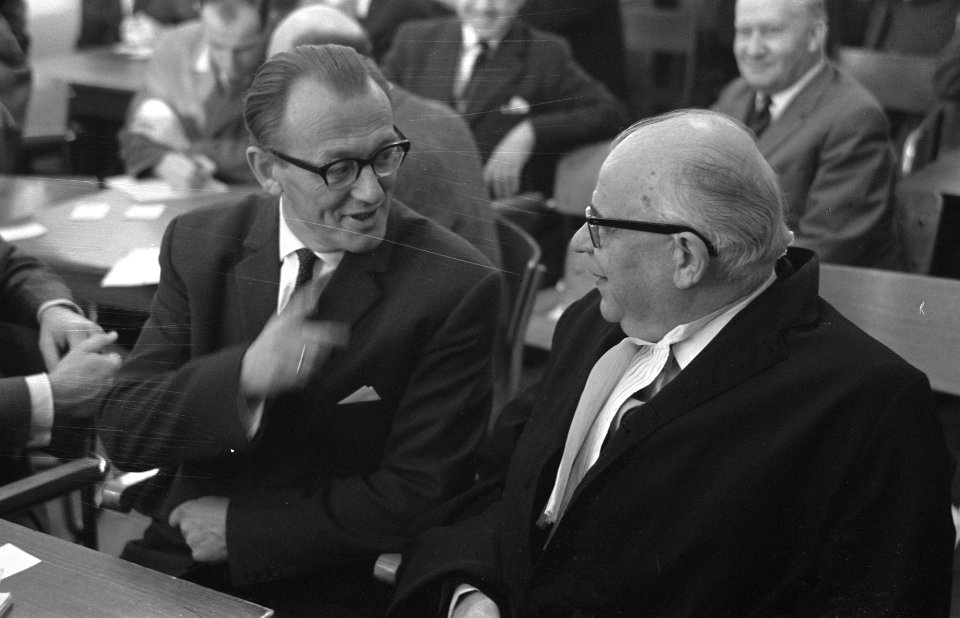 Kort geding tussen weekblad TV en de radio-omroepverenigingen te Arnhem. de heer, Bestanddeelnr 910-8887