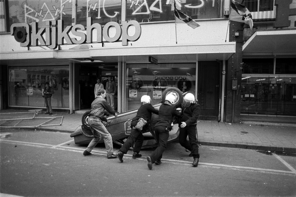 Kraakpand Bolwerk in Ferd. Bolstraat te Amsterdam weer ontruimd politie schui, Bestanddeelnr 932-9945