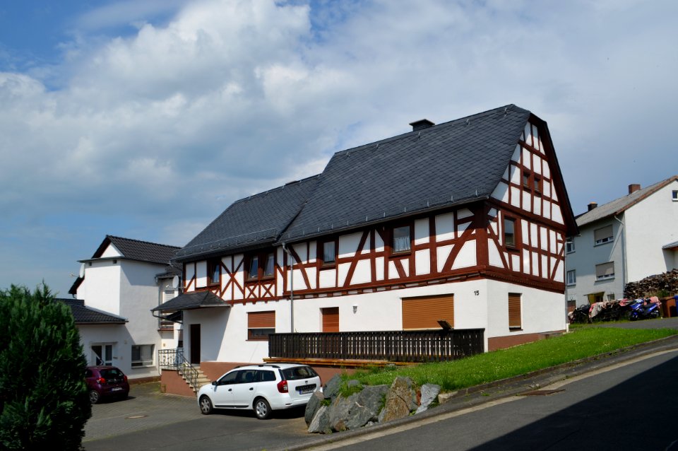 Kröffelbach, Denkmalstraße 13-15
