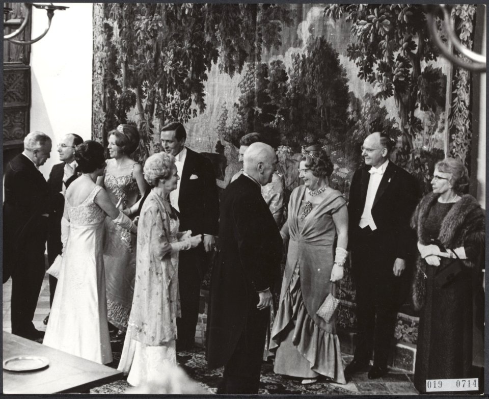 Koninklijk huis, prinsessen, koninginnen, prinsen, festiviteiten, begroetingen, , Bestanddeelnr 019-0714