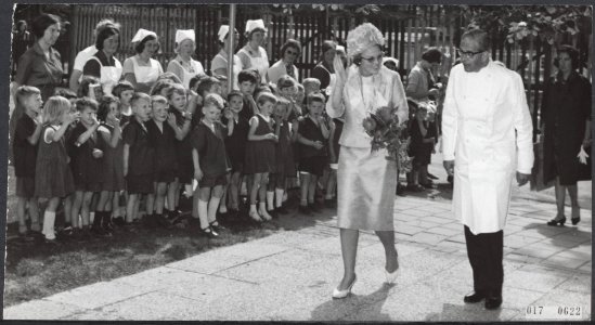 Koninklijk huis, prinsessen, openingen, kinderen, verpleegkundigen, Beatrix, pri, Bestanddeelnr 017-0622