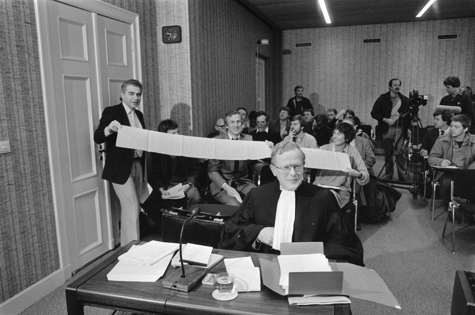 Kort geding omroepwerkg. tegen bonden om aangekondigde 24 uursstaking te voorkom, Bestanddeelnr 933-2956