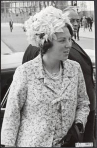 Koninklijk huis, prinsessen, prijsuitreikingen, Beatrix, prinses, Erasmusprijzen, Bestanddeelnr 017-0672