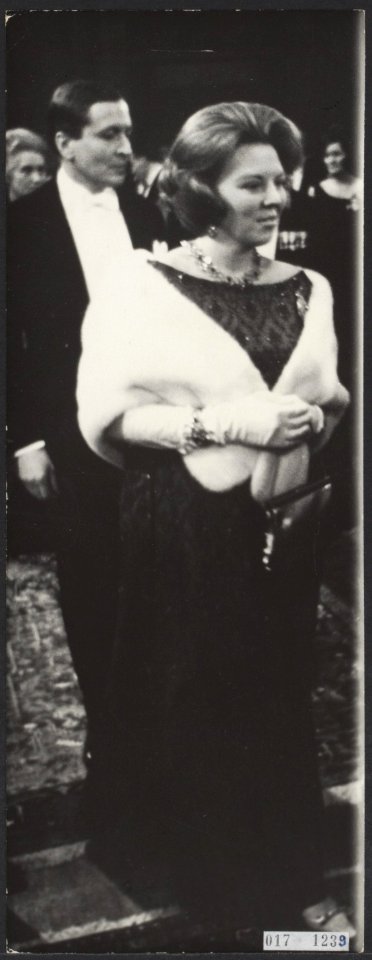Koninklijk huis, prinsessen, prinsen, portretten, galakleding, Beatrix, prinses,, Bestanddeelnr 017-1239