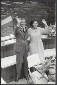 Koninklijk huis, prinsessen, prinsen, bezoeken, rondvaartboten, Beatrix, prinses, Bestanddeelnr 017-1123