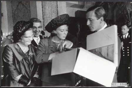 Koninklijk huis, prinsessen, prinsen, koninginnen, stadhuizen, geschenken, burge, Bestanddeelnr 017-1104
