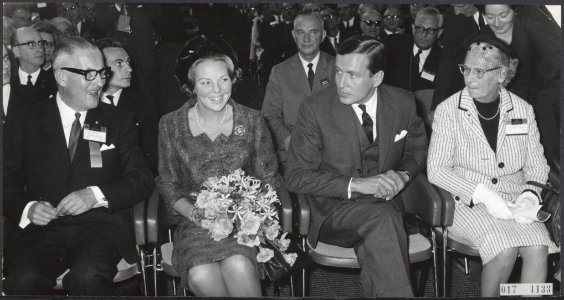 Koninklijk huis, prinsessen, prinsen, bezoeken, conferenties, Beatrix, prinses, , Bestanddeelnr 017-1133