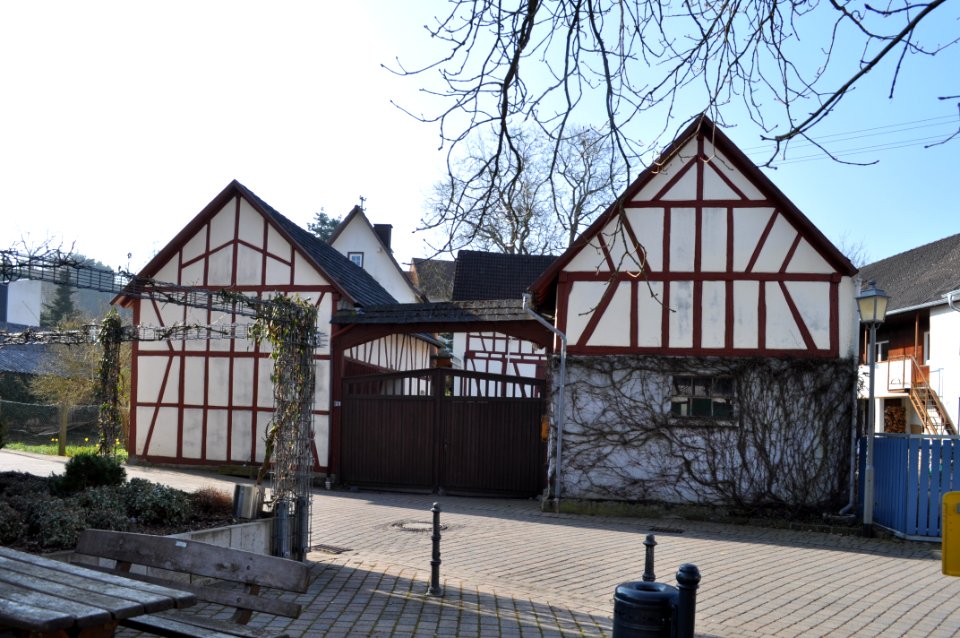 Kröftel, Feldbergstraße 23