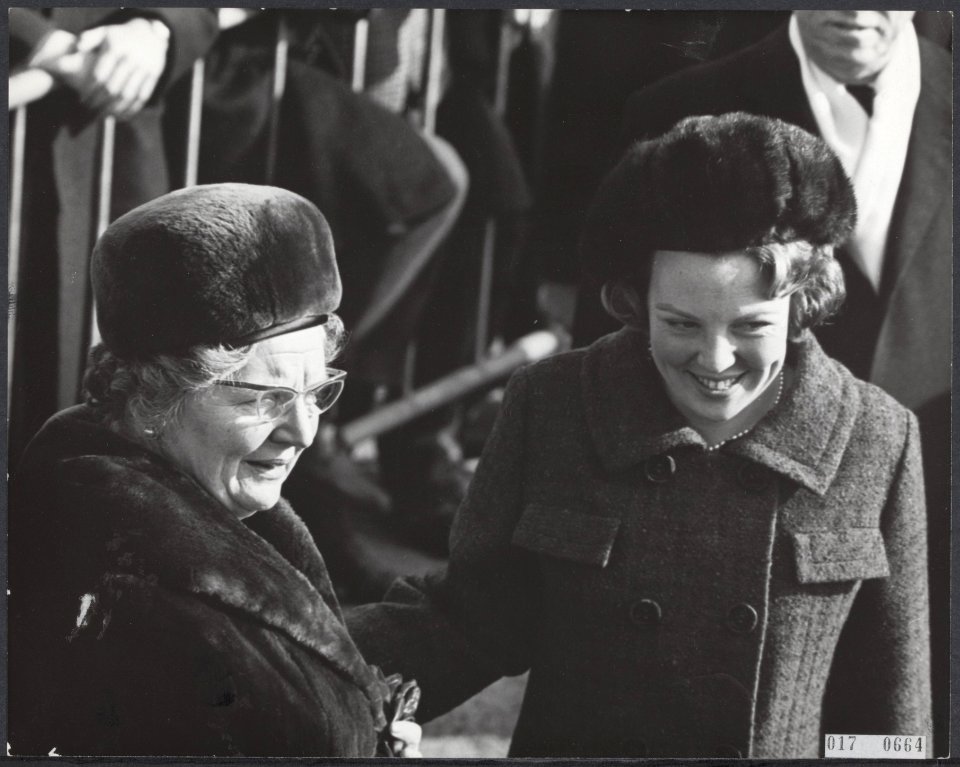 Koninklijk huis, prinsessen, koninginnen, VERTREKKEN, vliegvelden, Beatrix, prin, Bestanddeelnr 017-0664
