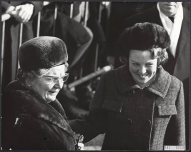 Koninklijk huis, prinsessen, koninginnen, VERTREKKEN, vliegvelden, Beatrix, prin, Bestanddeelnr 017-0664
