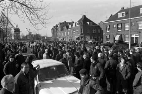 Korte stakingen bij bedrijven in Amsterdam-Noord, stakers van Verschure en ADM o, Bestanddeelnr 926-2497
