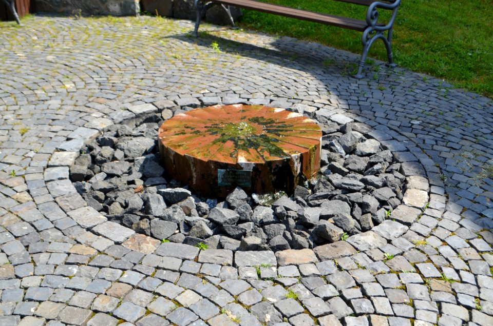 Kröffelbach, Kirche, Brunnen