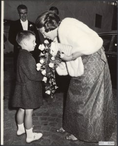 Koninklijk huis, prinsessen, prinsen, kinderen, bloemen, Beatrix, prinses, Vreug, Bestanddeelnr 017-1260