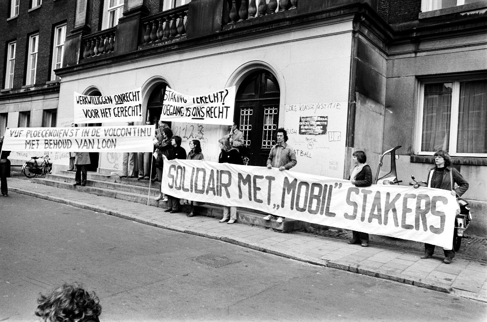 Kort geding Mobil Oil tegen Industrie Bond ivm staking (Amsterdam) demonstra, Bestanddeelnr 930-8202