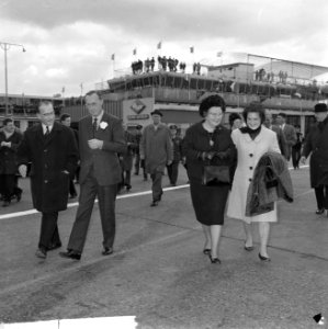 Koninklijk paar en Prinses Beatrix naar Mexico vertrokken vanaf Schiphol, koning, Bestanddeelnr 916-2767