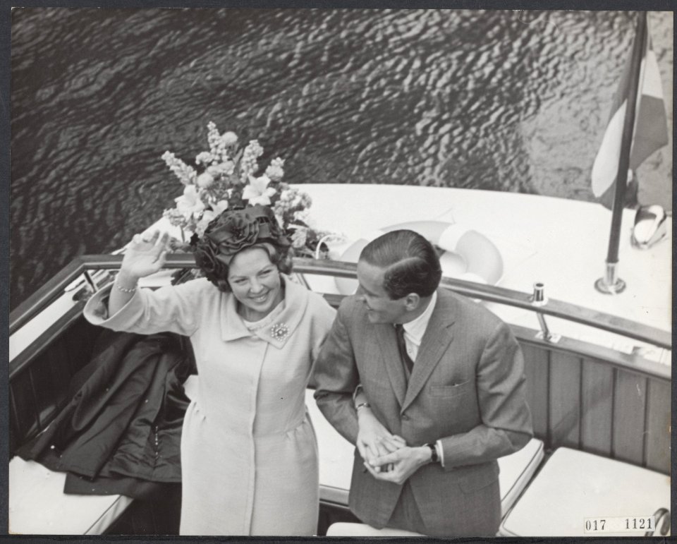 Koninklijk huis, prinsessen, prinsen, bezoeken, rondvaartboten, Beatrix, prinses, Bestanddeelnr 017-1121