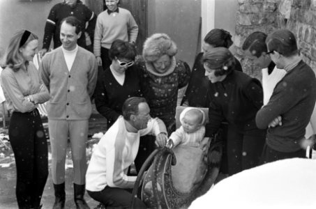 Koninklijke familie in Lech. Prinses Irene , Hugo, Christina, koningin Juliana ,, Bestanddeelnr 921-1336