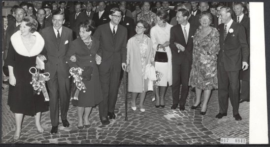 Koninklijk huis, prinsessen, prinsen, bezoeken, toneel, koninklijke familie, por, Bestanddeelnr 017-0841