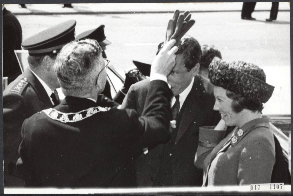 Koninklijk huis, prinsessen, prinsen, bezoeken, burgemeesters, Beatrix, prinses,, Bestanddeelnr 017-1107