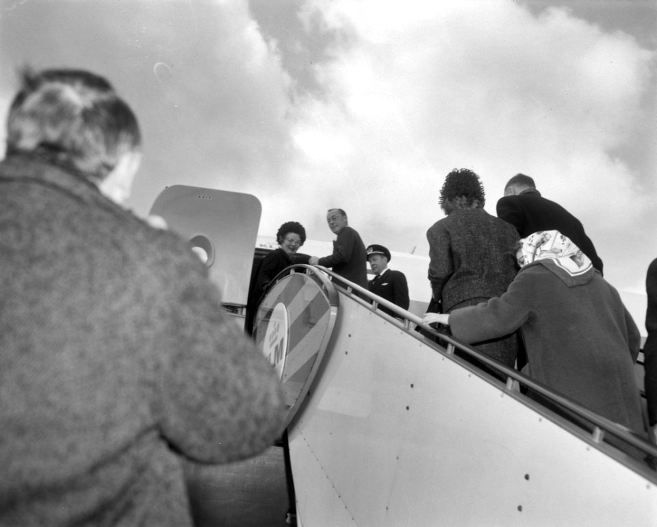 Koninklijk paar en Prinses Beatrix naar Mexico vertrokken koningin Juliana en Pr, Bestanddeelnr 916-2758