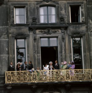 Koninklijke Familie bij viering Regeringsjubileum in Den Haag Koninklijke Fami, Bestanddeelnr 254-9340