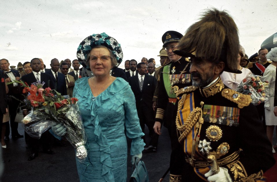 Koninklijk Paar en Prinses Beatrix en Prins Claus in Ethiopië Hare Majesteit en, Bestanddeelnr 254-8870