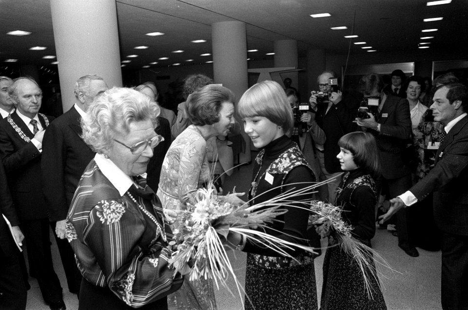 Koninklijk paar bij slotavond Geef om de Natuur in Den Haag koningin Juliana, Bestanddeelnr 929-4551