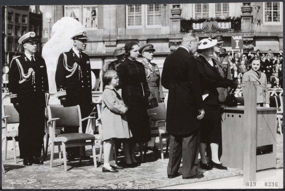 Koninklijk huis, prinsessen, koninginnen, prinsen, onthullingen, monumenten, twe, Bestanddeelnr 019-0396