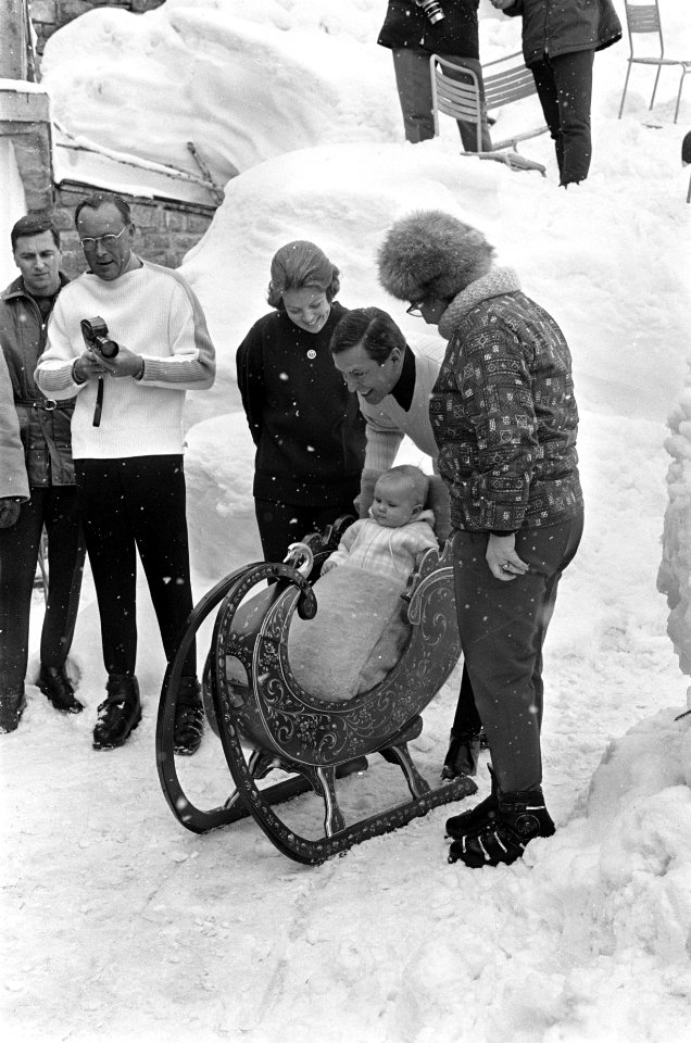 Koninklijke familie in Lech. Prins Bernhard , prinses Beatrix , prins Claus en p, Bestanddeelnr 921-1335