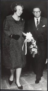 Koninklijk huis, prinsessen, portretten, bloemen, minister-presidenten, Beatrix,, Bestanddeelnr 017-0660