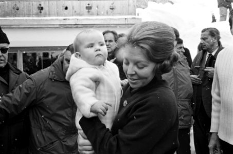 Koninklijke familie in Lech. Prinses Beatrix , prins Claus , prins Willem Alexan, Bestanddeelnr 921-1343