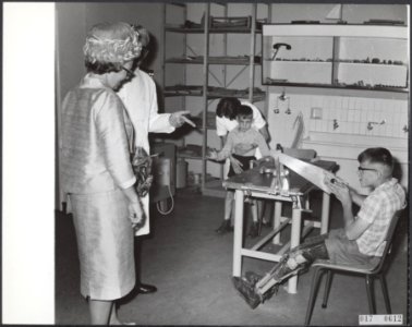 Koninklijk huis, prinsessen, openingen, gehandicapten, kinderen, Beatrix, prinse, Bestanddeelnr 017-0612