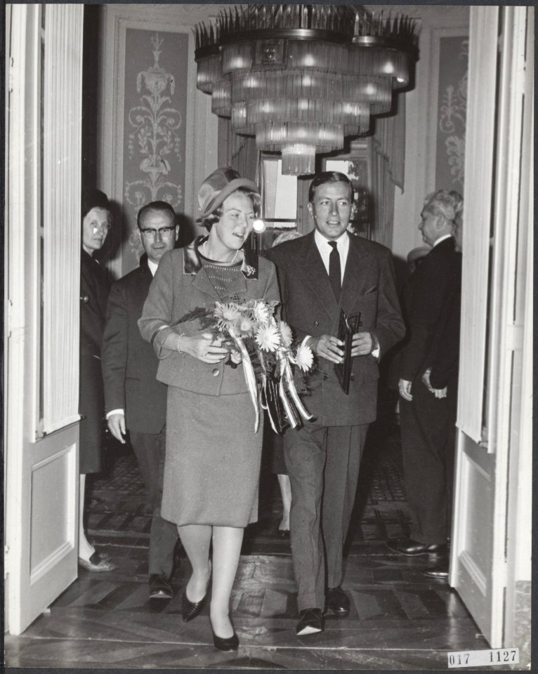 Koninklijk huis, prinsessen, prinsen, bezoeken, VERTREKKEN, provincies, Beatrix,, Bestanddeelnr 017-1127