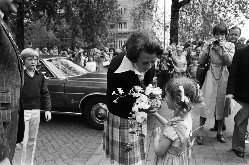 Koninklijke familie bezoekt vlootschouw Rotterdam Maritiem Prinses Beatrix krij, Bestanddeelnr 929-7308