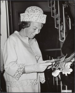 Koninklijk huis, prinsessen, openingen, geschenken, blinden, Beatrix, prinses, N, Bestanddeelnr 017-0704