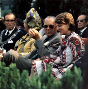 Koninklijke Familie bij viering Regeringsjubileum in Tilburg Prins Bernhard en , Bestanddeelnr 254-9333