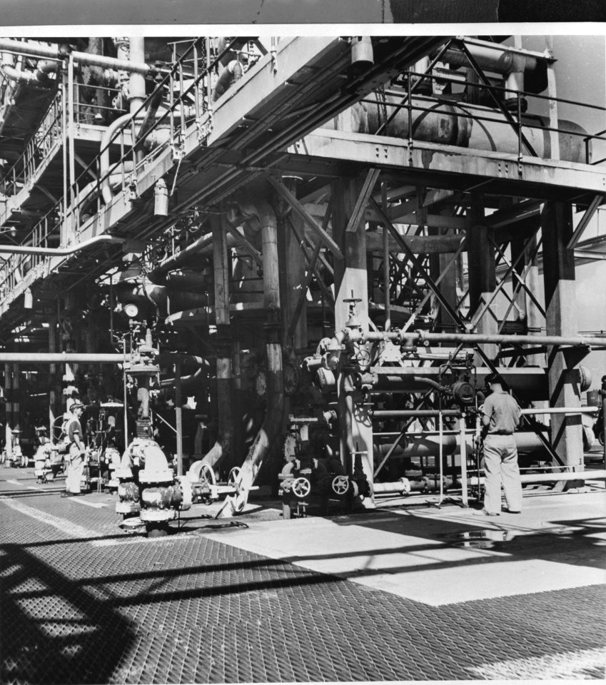 Kraakinstallatie van de olieraffinaderij van de Koninklijke Nederlandsche Petrol, Bestanddeelnr 935-1213