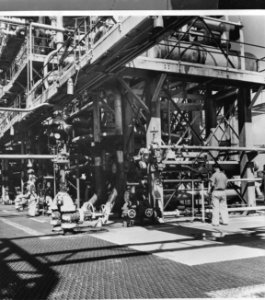 Kraakinstallatie van de olieraffinaderij van de Koninklijke Nederlandsche Petrol, Bestanddeelnr 935-1213