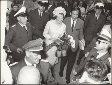 Koninklijk huis, prinsessen, prinsen, politie, Beatrix, prinses, Claus, prins, B, Bestanddeelnr 021-0483