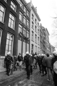 Kraakpand de Luxe Heer aan de Herengracht in Amsterdam ontruimd door de ME, Bestanddeelnr 932-7982