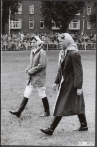 Koninklijk huis, prinsessen, paardensport, bezoeken, Irene, prinses, Olympiaplei, Bestanddeelnr 018-0620