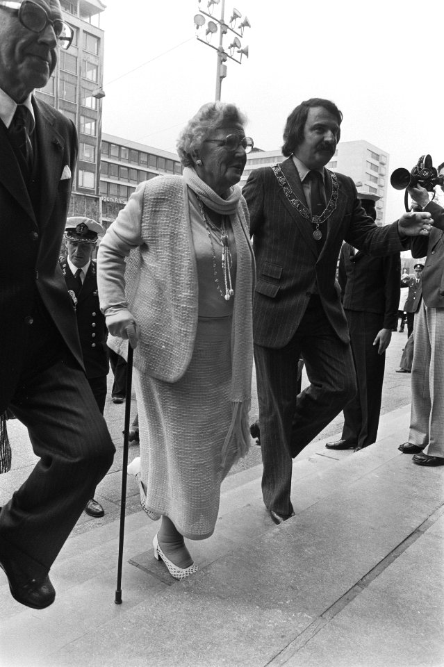 Koninklijke familie bezoekt vlootschouw Rotterdam Maritiem koningin Juliana met, Bestanddeelnr 929-7300