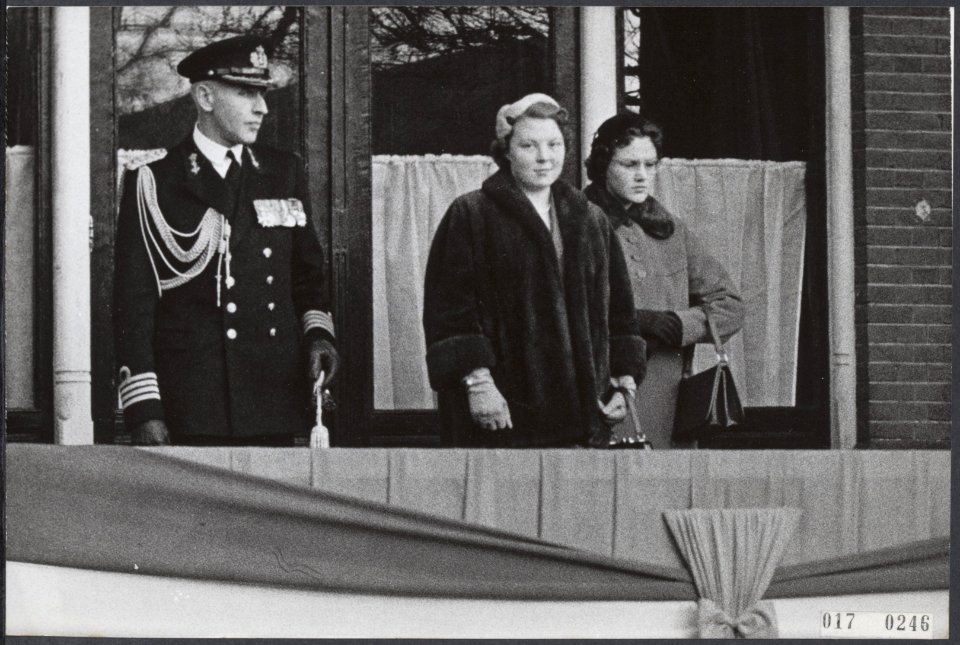 Koninklijk huis, prinsessen, parades, adelborsten, officieren, Beatrix, prinses,, Bestanddeelnr 017-0246