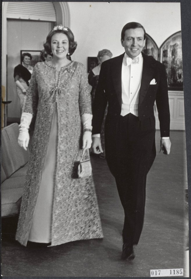 Koninklijk huis, prinsessen, prinsen, maaltijden, galakleding, Beatrix, prinses,, Bestanddeelnr 017-1185