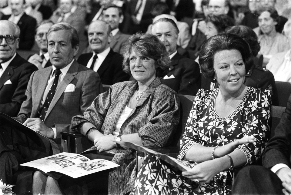 Koninklijke familie aanwezig bij opnamen AVRO-tv Van Ganser Harte v.l.n.r. Pr, Bestanddeelnr 932-9442