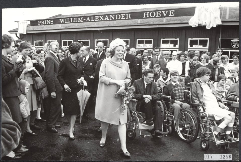 Koninklijk huis, prinsessen, openingen, gehandicapten, vakanties, Beatrix, prins, Bestanddeelnr 017-1286
