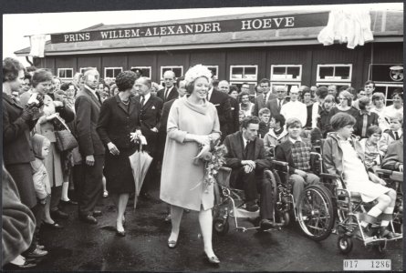 Koninklijk huis, prinsessen, openingen, gehandicapten, vakanties, Beatrix, prins, Bestanddeelnr 017-1286