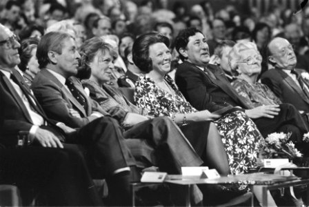 Koninklijke familie aanwezig bij opnamen AVRO-tv Van Ganser Harte v.l.n.r. C, Bestanddeelnr 932-9441