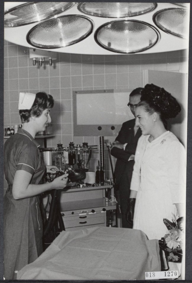 Koninklijk huis, prinsessen, openingen, ziekenhuizen, Holwerda Mw G, Margriet,, Bestanddeelnr 018-1270